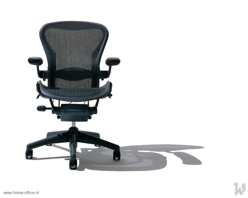 35 HermanMiller Aeron