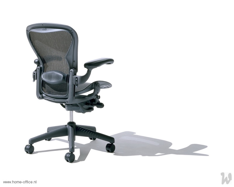 36 HermanMiller Aeron